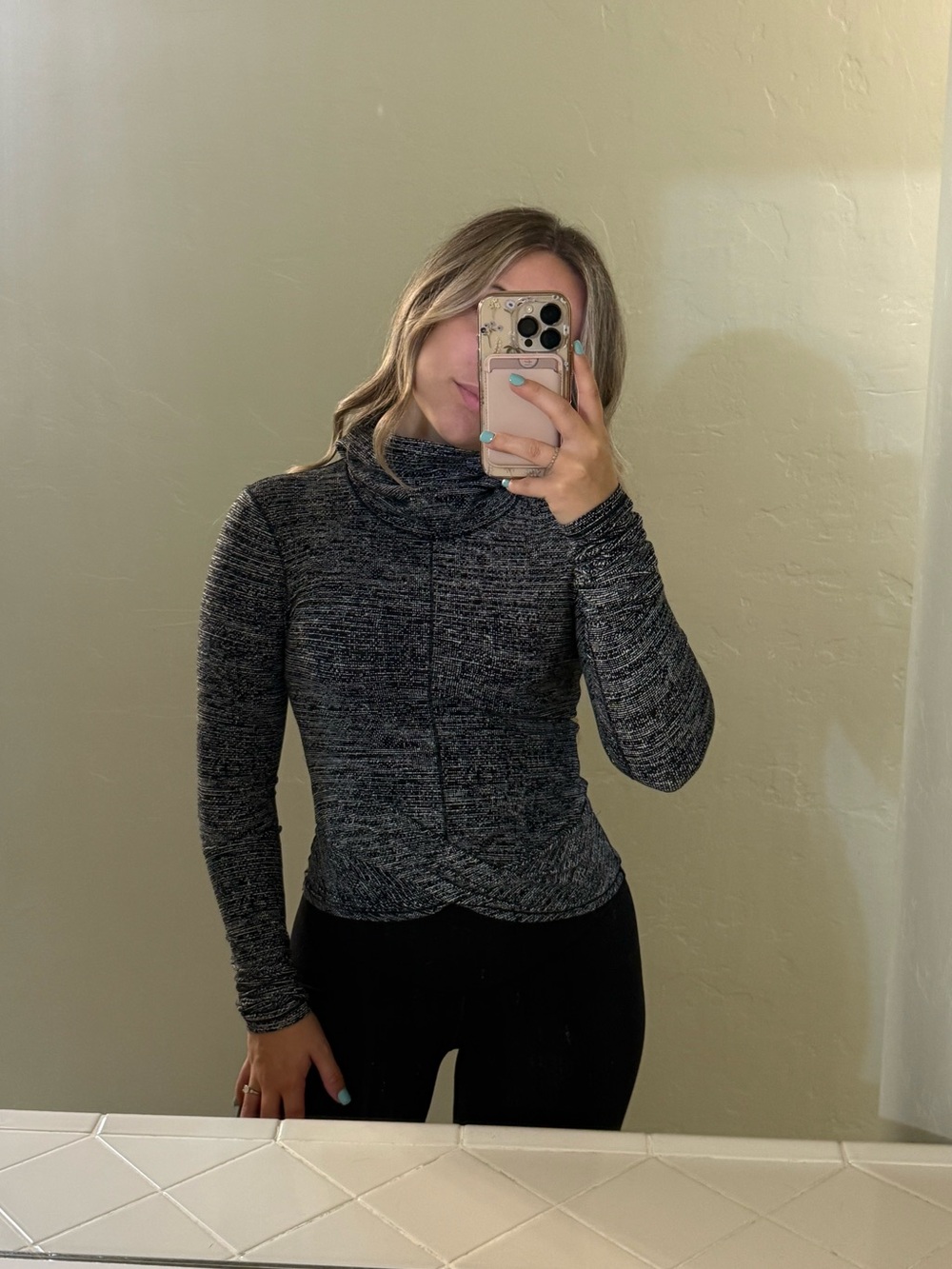 Lululemon Melodic Movement Long Sleeve
Twillines White Black size 4